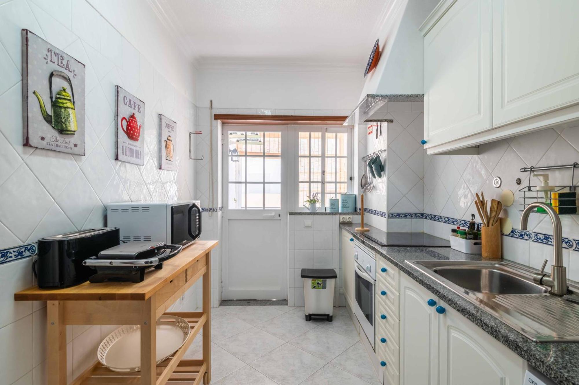 Ferienwohnung Flat With Ac, Wifi, Netflix, Balcony - 3 Min From The Beach Armação de Pêra Exterior foto